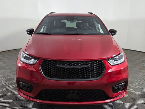 New 2026 Chrysler Pacifica Select image 2