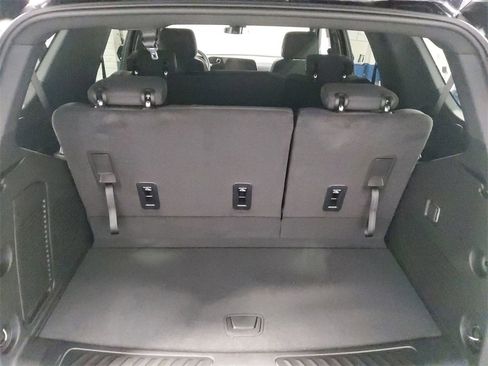 Used 2025 Chevrolet Tahoe LS image 15