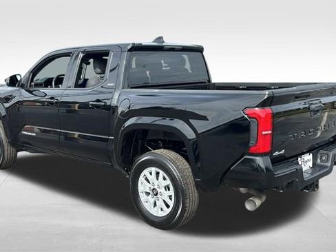 Used 2025 Toyota Tacoma SR5 AWD/4WD image 5