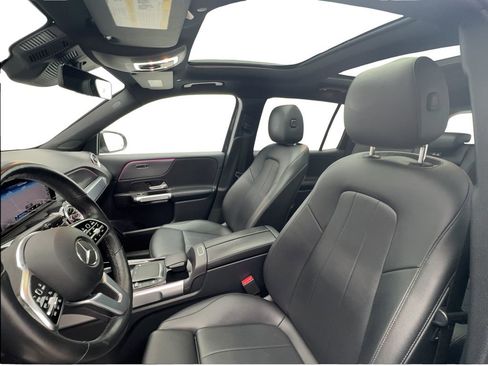 Used 2022 Mercedes-Benz GLB 250 4MATIC w/ Premium Package Lite image 19