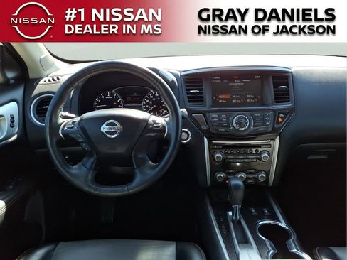 Used 2019 Nissan Pathfinder SL image 10