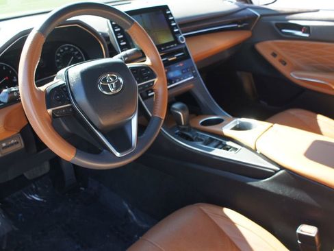 Used 2021 Toyota Avalon Limited image 15