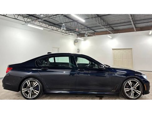 Used 2019 BMW 740i w/ Executive Package image 9