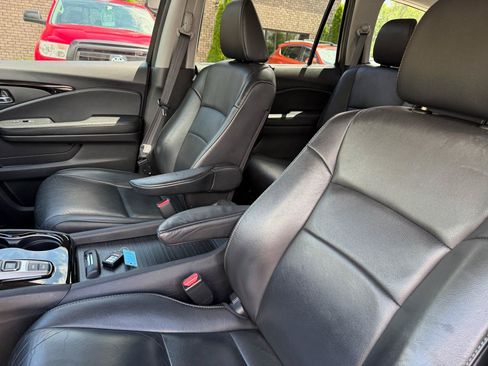Used 2019 Honda Pilot Touring image 11
