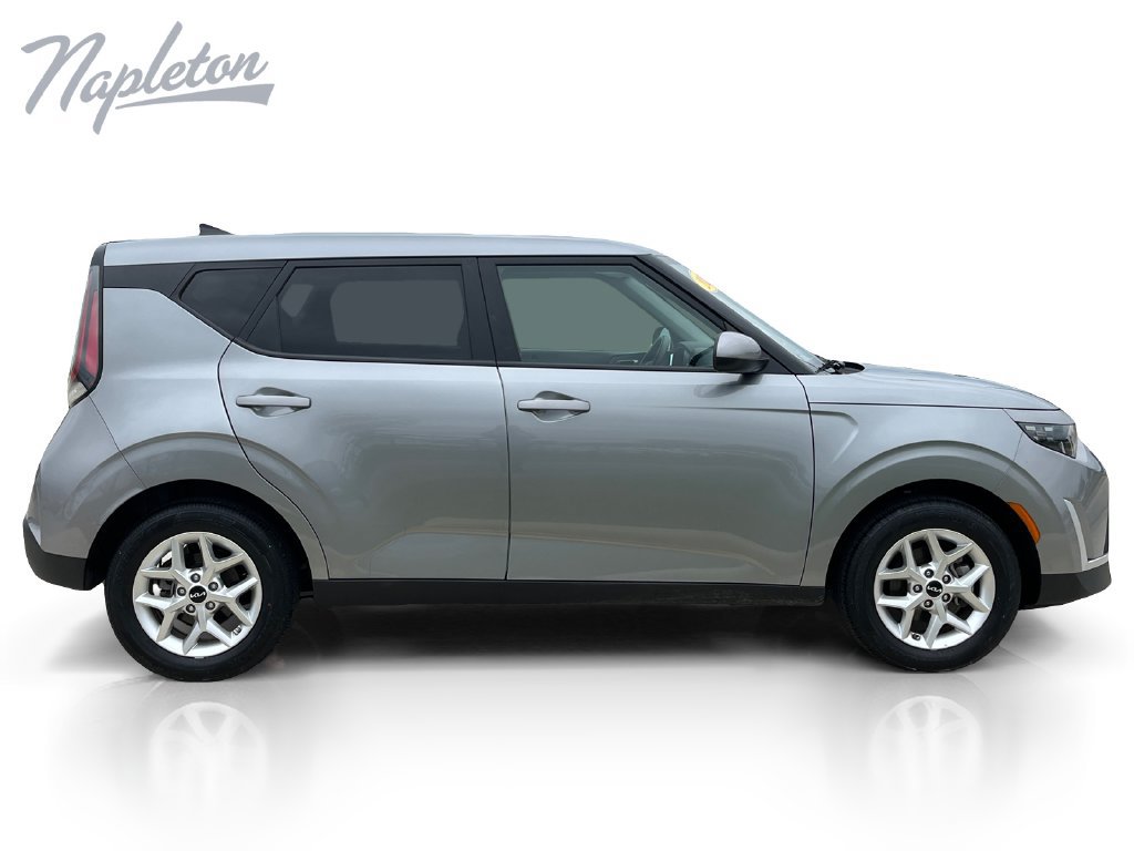 Used 2025 Kia Soul LX w/ LX Technology Package FWD image 7