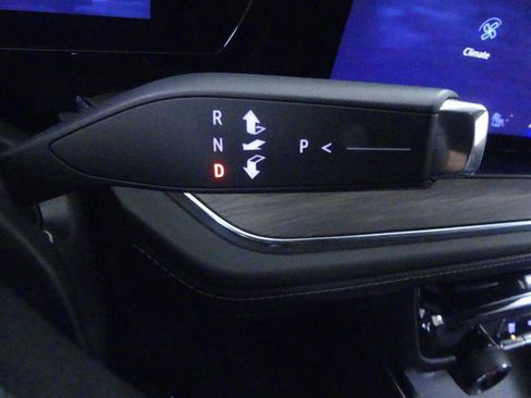 Used 2025 Chevrolet Tahoe LT AWD/4WD image 22