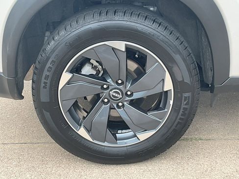 Used 2025 Nissan Rogue SV FWD image 7