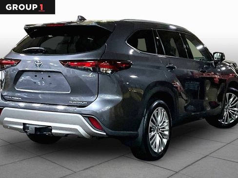 Used 2024 Toyota Highlander Platinum AWD/4WD image 13