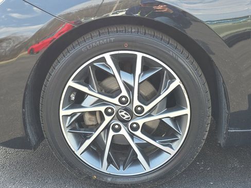 Used 2019 Hyundai Elantra Limited image 25