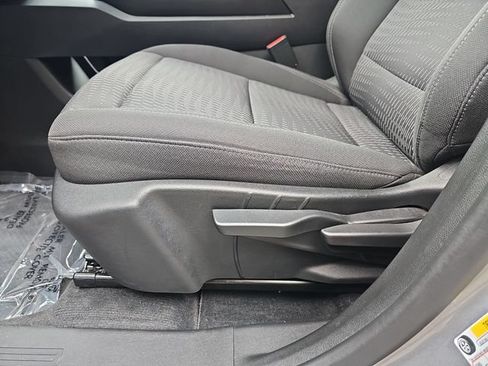 Used 2025 Chevrolet Equinox LT FWD image 16