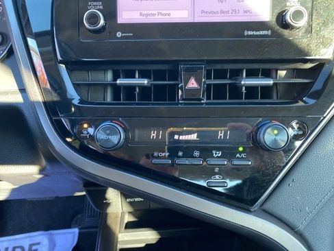 Used 2022 Toyota Camry SE image 25
