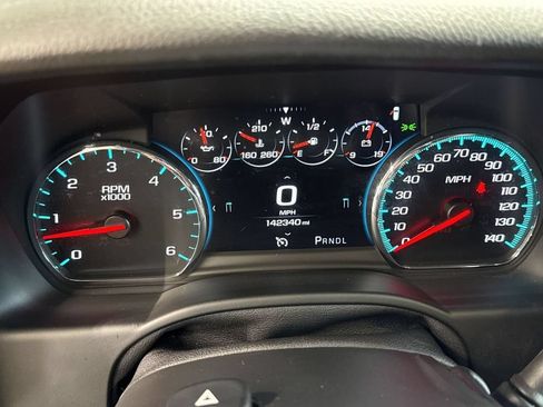 Used 2019 Chevrolet Suburban Premier w/ Premier Plus Edition AWD/4WD image 18