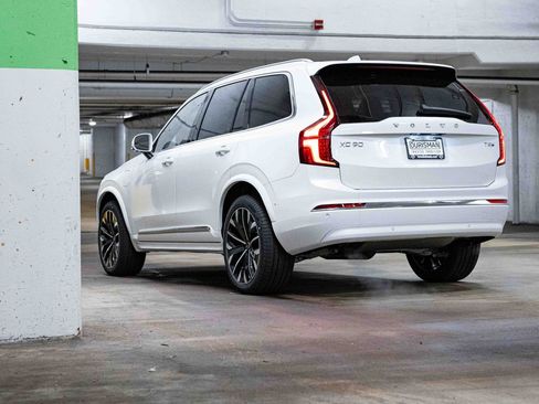 New 2026 Volvo XC90 T8 Plus w/ Protection Package Premier AWD/4WD image 5