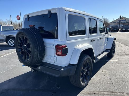 Used 2021 Jeep Wrangler Unlimited Sahara w/ Cold Weather Group image 8