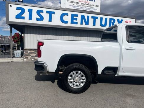 Used 2021 Chevrolet Silverado 2500 LT w/ Z71 Off-Road Package AWD/4WD image 13