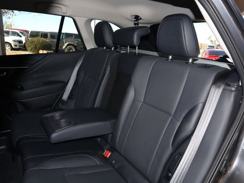 Used 2025 Subaru Outback Limited image 37