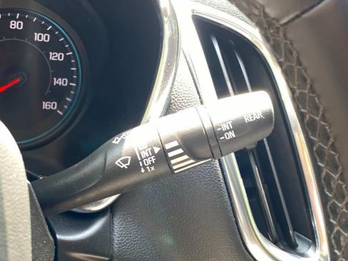 Used 2023 Chevrolet Equinox LT FWD image 23