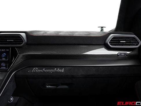 Used 2024 Lamborghini Urus Performante AWD/4WD image 38