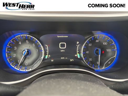 Used 2026 Chrysler Pacifica Select image 8