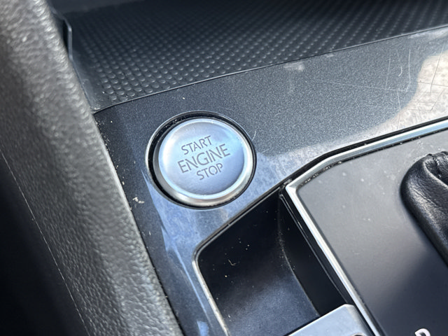 Used 2019 Volkswagen Tiguan SE FWD image 32