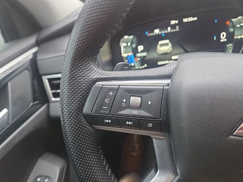 Used 2023 Mitsubishi Outlander SE image 19