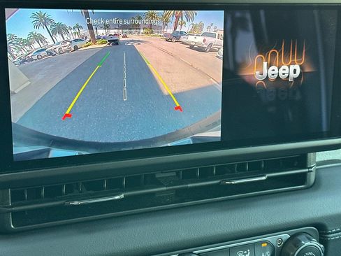 Used 2025 Jeep Wrangler Sahara image 19