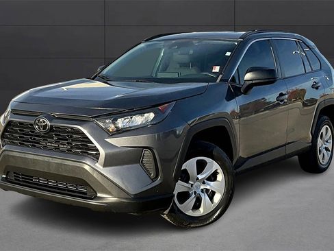Used 2020 Toyota RAV4 LE image 1