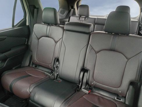 Used 2025 Honda Pilot Black Edition image 13