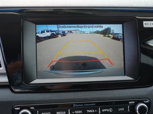Used 2017 Kia Niro LX FWD image 29