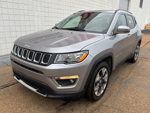 Used 2019 Jeep Compass Limited FWD image 1