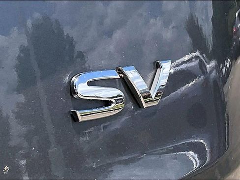 Used 2023 Nissan Rogue SV FWD image 9