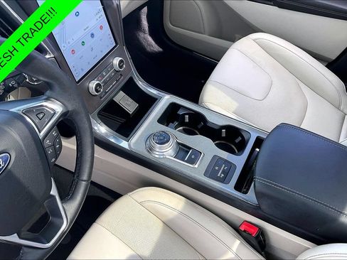 Used 2021 Ford Edge Titanium w/ Equipment Group 301A FWD image 17