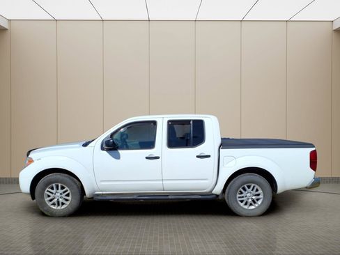 Used 2017 Nissan Frontier SV image 6