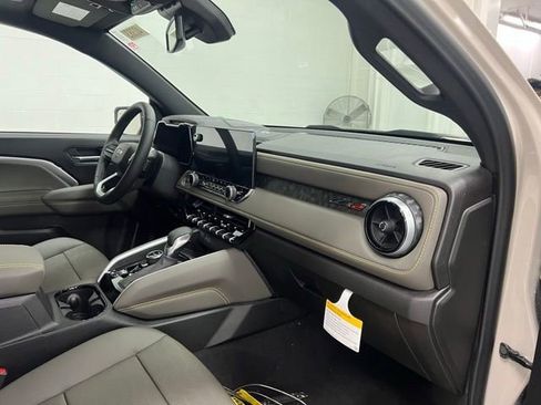 New 2026 Chevrolet Colorado ZR2 w/ Technology Package AWD/4WD image 22