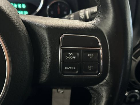 Used 2017 Jeep Wrangler Unlimited Sahara w/ Connectivity Group AWD/4WD image 26