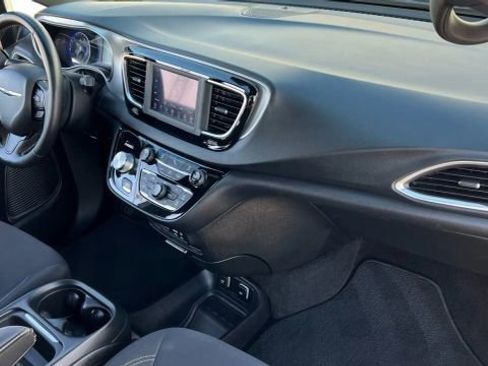 Used 2018 Chrysler Pacifica Touring Plus w/ S Appearance Package image 16