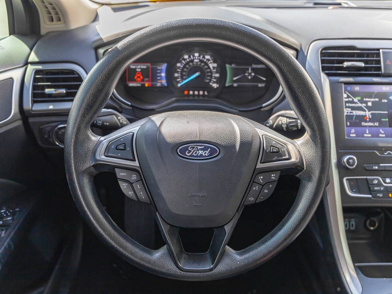 Used 2020 Ford Fusion SE FWD image 12