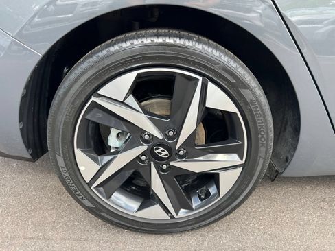 Used 2023 Hyundai Elantra Limited FWD image 13