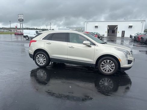 Used 2017 Cadillac XT5 Luxury w/ Driver Awareness Package FWD image 8