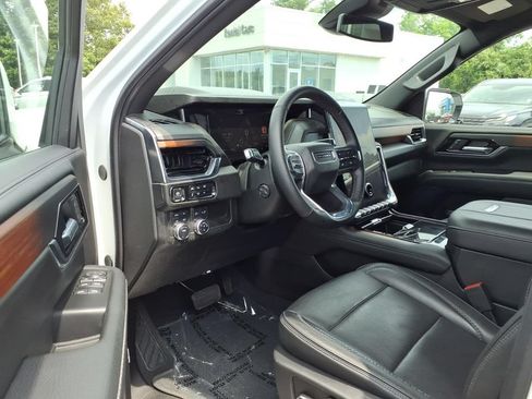 Used 2025 GMC Yukon Denali AWD/4WD image 6