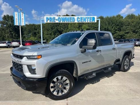 Used 2021 Chevrolet Silverado 2500 Custom w/ Custom Value Package AWD/4WD image 2