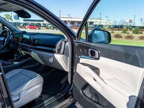 New 2026 Kia Sorento S w/ S Panoramic Sunroof Package image 8