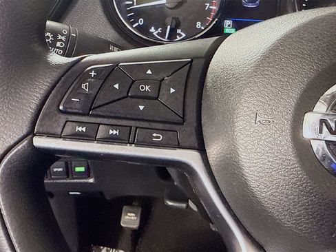 Used 2020 Nissan Rogue S FWD image 14