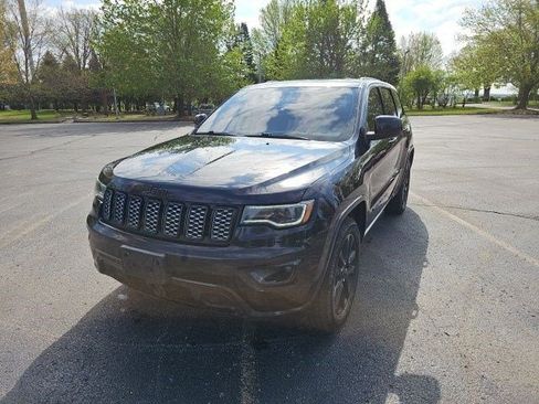 Used 2021 Jeep Grand Cherokee Laredo X AWD/4WD image 2