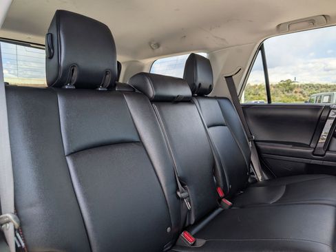 Used 2018 Toyota 4Runner TRD Off-Road Premium AWD/4WD image 28