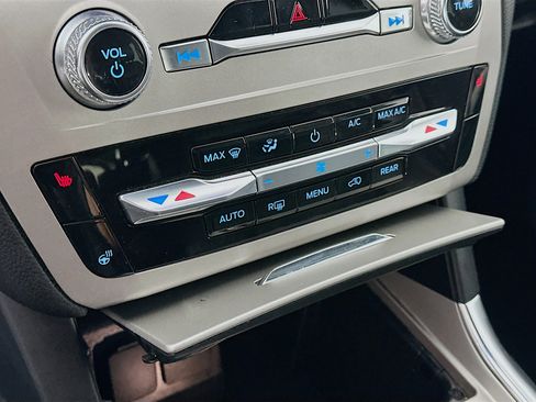 Used 2024 Ford Explorer XLT w/ Equipment Group 202A image 23