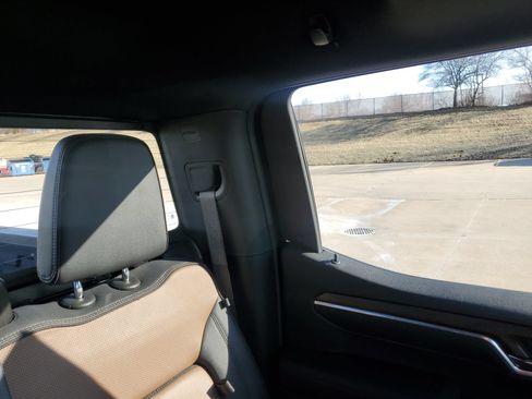 Used 2025 Chevrolet Silverado 1500 High Country w/ High Country Premium Package AWD/4WD image 15