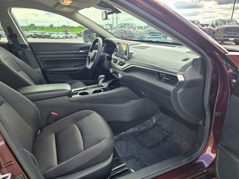 Used 2024 Nissan Altima 2.5 SV FWD image 16