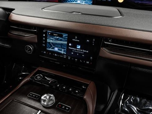 Used 2025 Lincoln Navigator Reserve AWD/4WD image 24