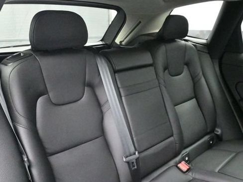 Used 2021 Volvo XC60 T6 Momentum AWD/4WD image 14